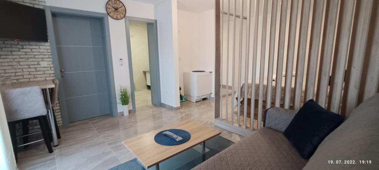 Apartmani Dalmacija ดราเก ภายนอก รูปภาพ